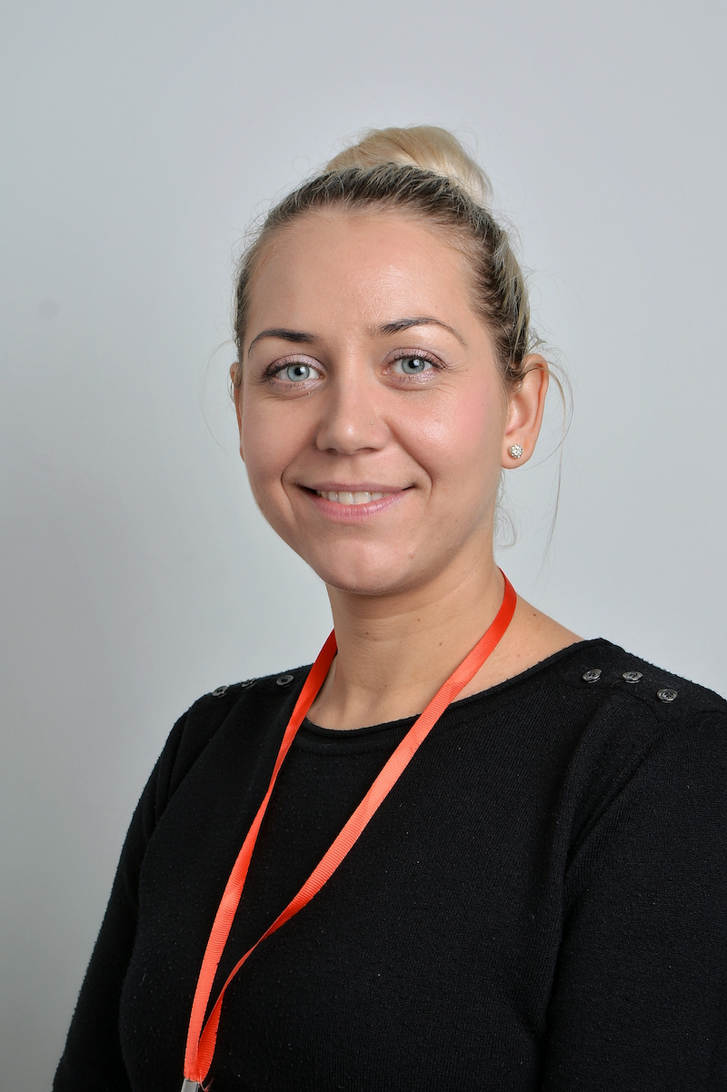 Karolina Bartosiewicz : Asystent